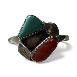 Sterling Silver  Ring with Turquoise and Red Coral Cabochon weight : 4.08 G